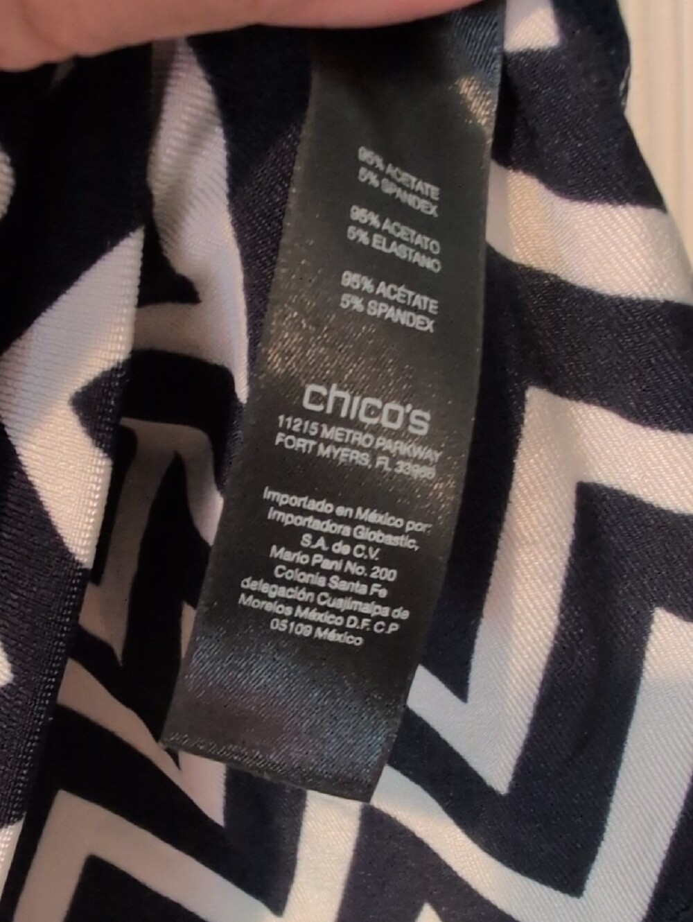 Chevron Sleeveless Tank Top - Black & White - Picture 4 of 4